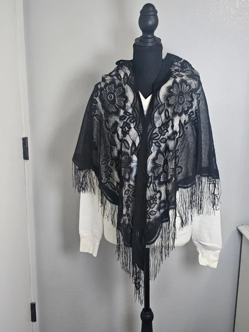 NWOT Unbranded 3 PC Bundle Floral Lace Fringe Shawls - Boho Bikini Cover Up Set - Picture 3 of 7